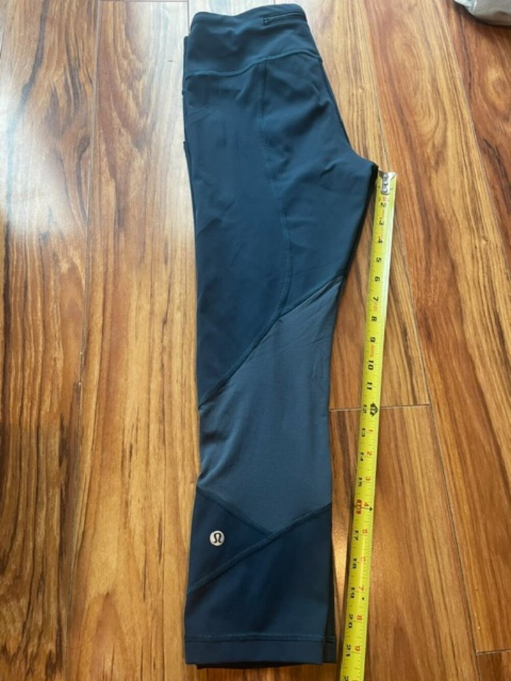 Lululemon Women's High Rise Line Activewear Capri Leggings, Royal Blue, Size 6 - Picture 4 of 4